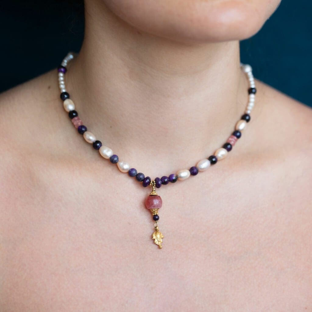 Rhodocrosite, sugilite, pearls and gold - Image 4