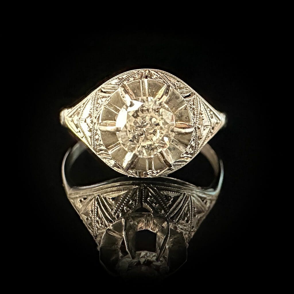 'Great Gatsby'-Platinum art deco diamond ring with filigree detail