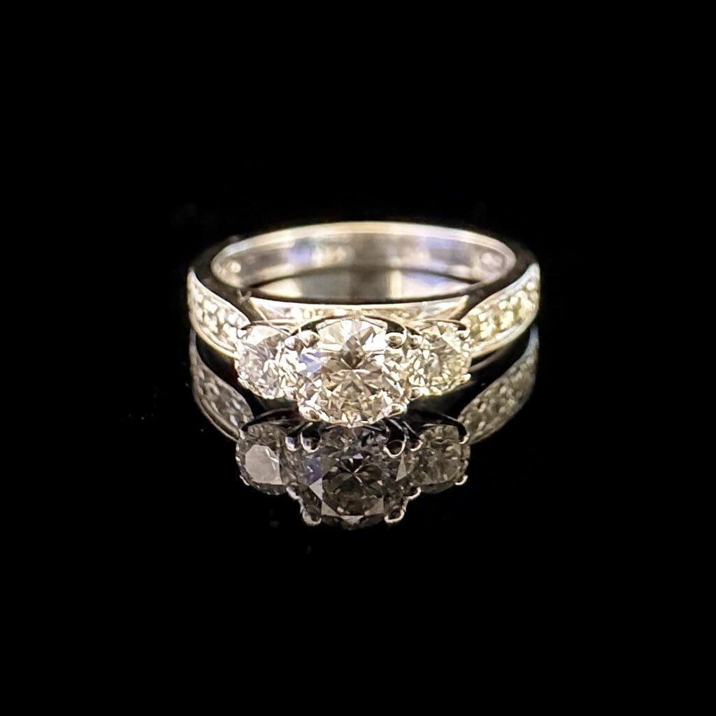 Clarissa-Clear and sparkling white gold and 13 diamond ring - Image 3