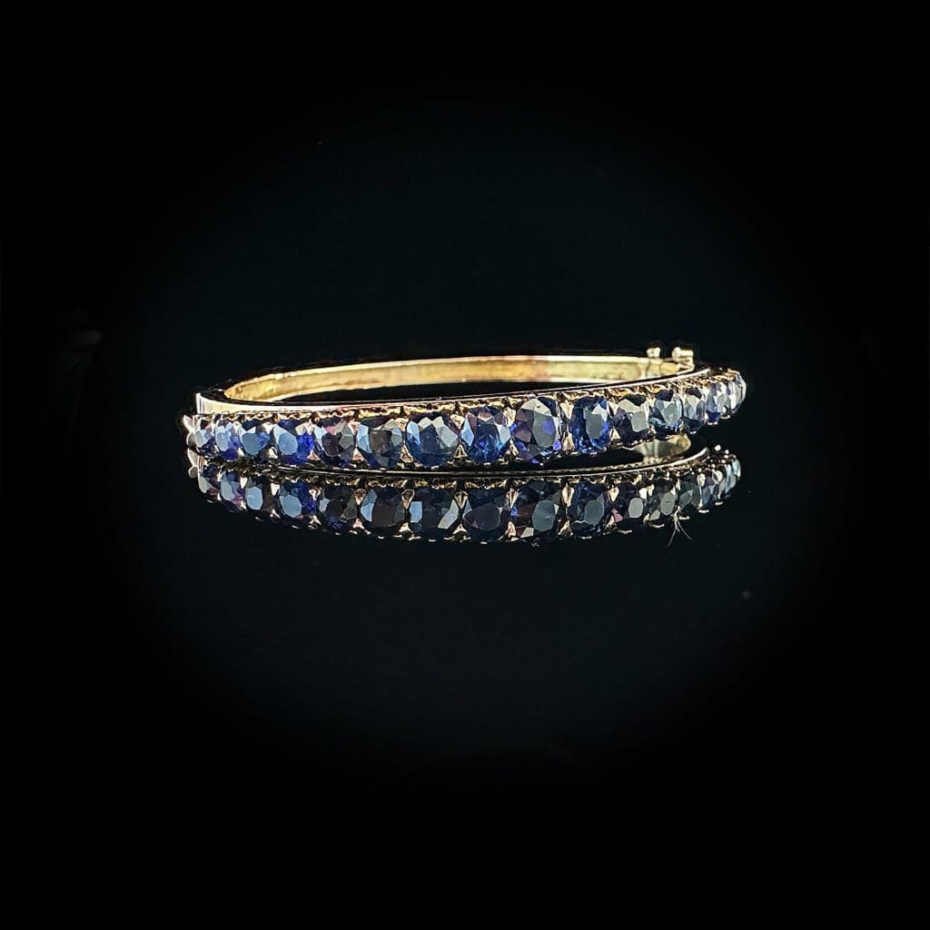 Blue sapphire gold bangle - Image 3