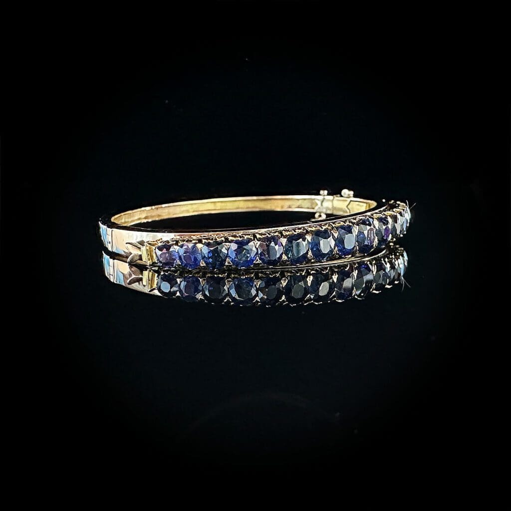 Blue sapphire gold bangle - Image 4