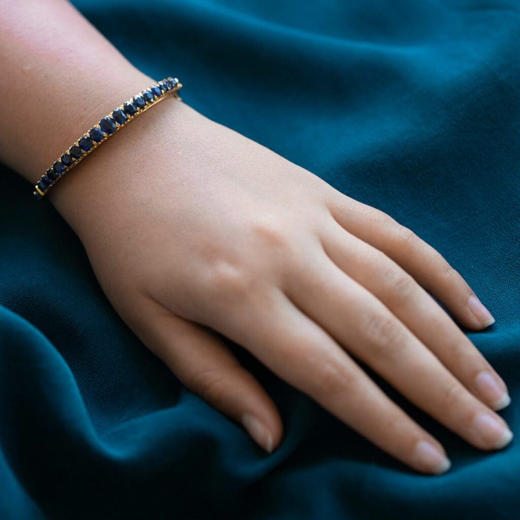 Blue sapphire gold bangle - Image 7