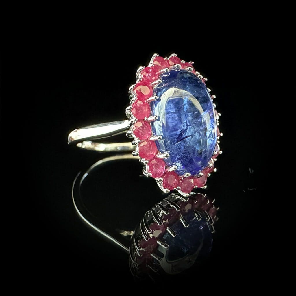 Tanzanite cabochon - Image 3