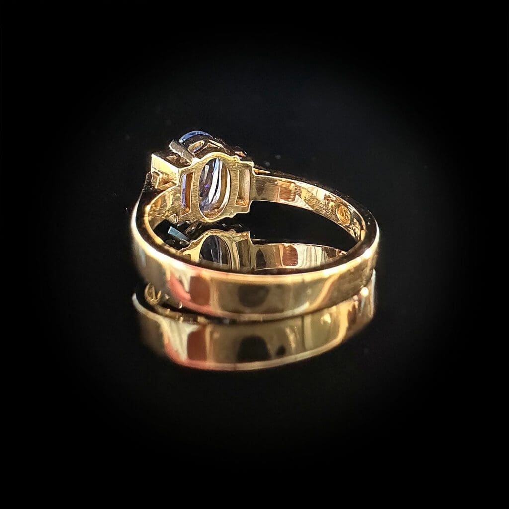 Oval sapphire and diamonds - Image 6