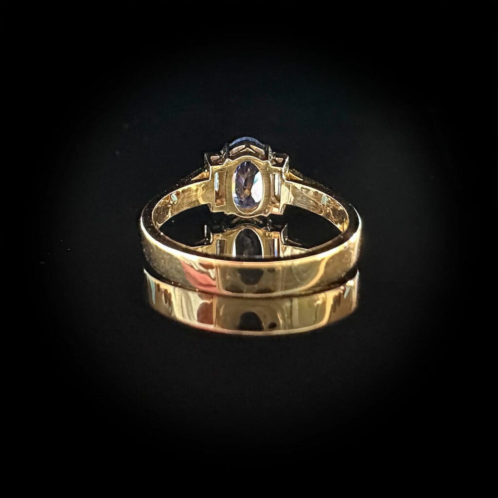 Oval sapphire and diamonds - Image 5