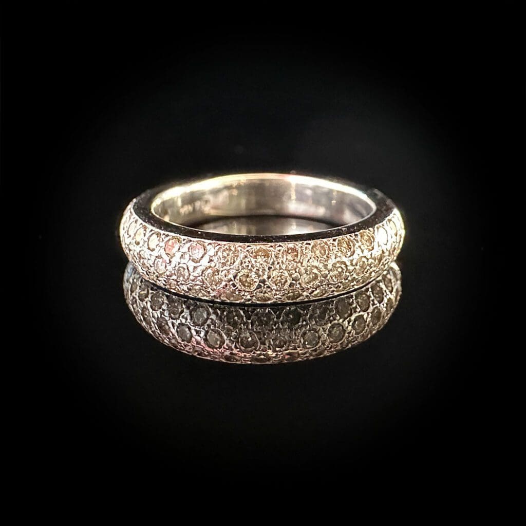 18 ct white gold and diamond pave ring - Image 7