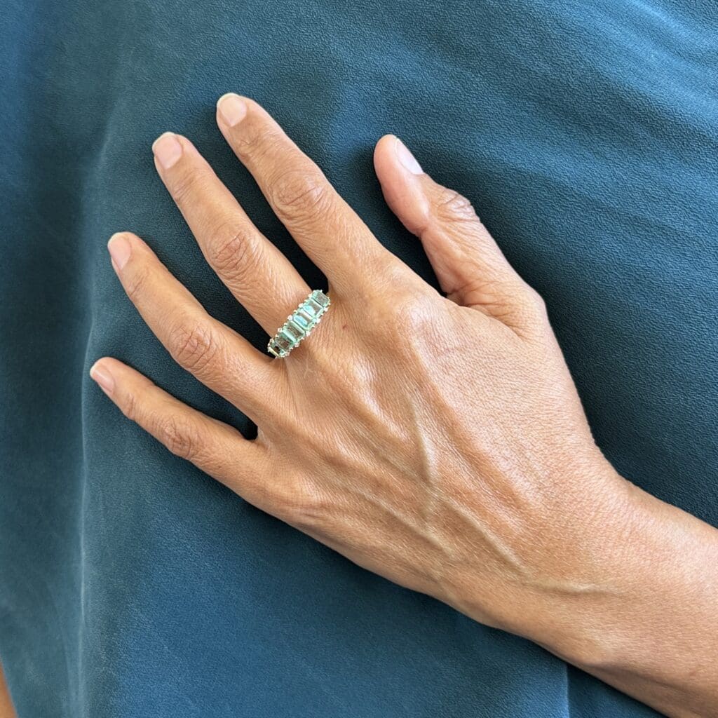 Six emeralds ring - Image 7