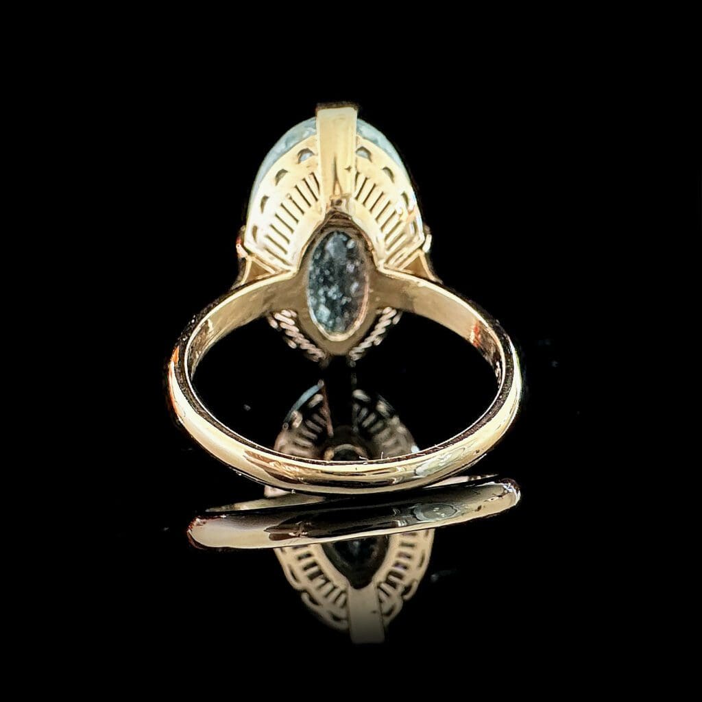 Large oval aquamarine yellow gold ring - Image 5