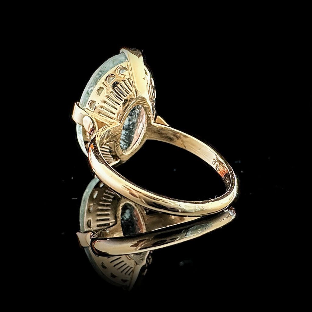 Large oval aquamarine yellow gold ring - Image 6