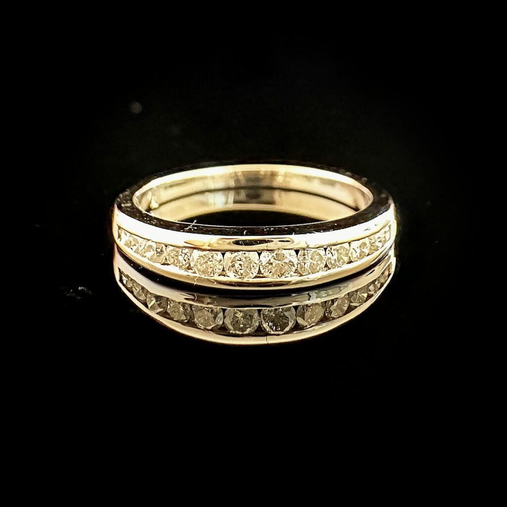 18K white gold ring with 12 diamonds