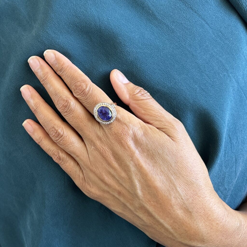 'Cerulean Blue'-Oval tanzanite and diamond ring - Image 9