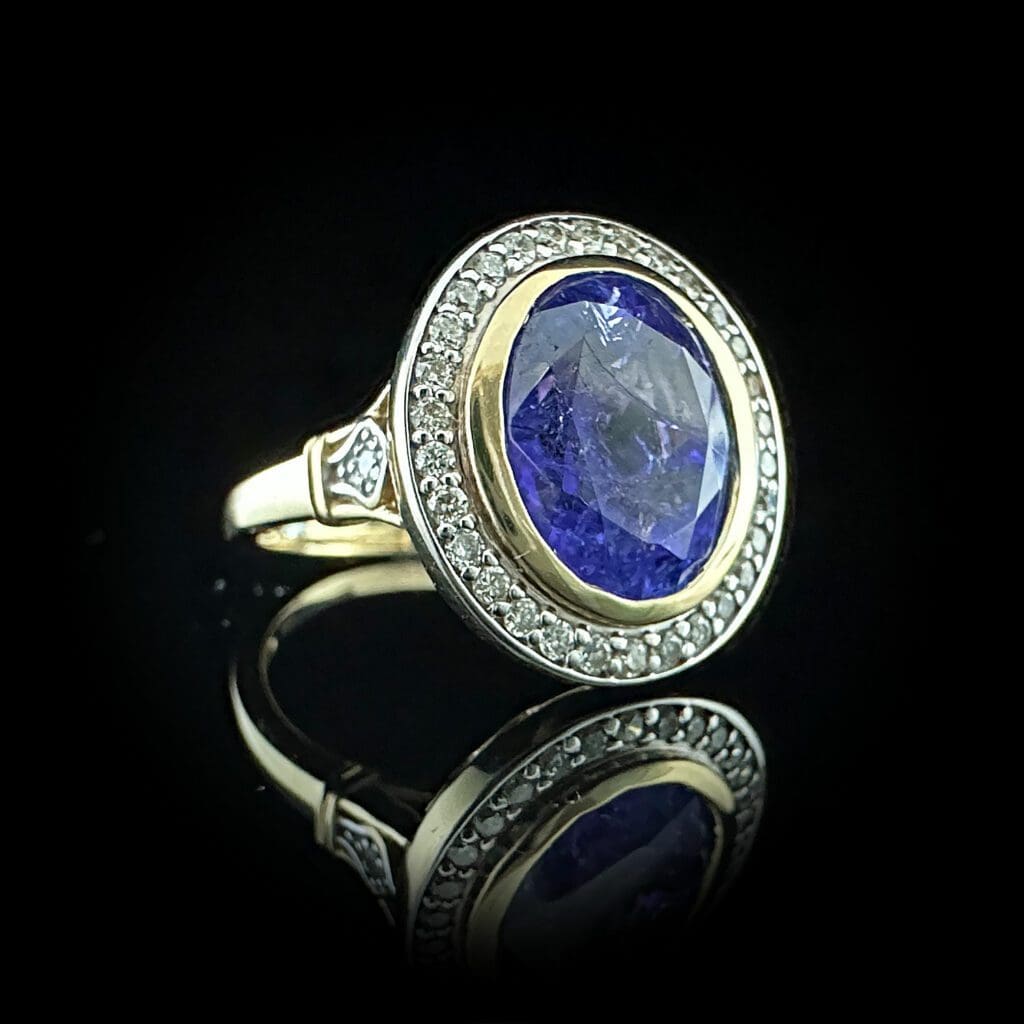 'Cerulean Blue'-Oval tanzanite and diamond ring - Image 3