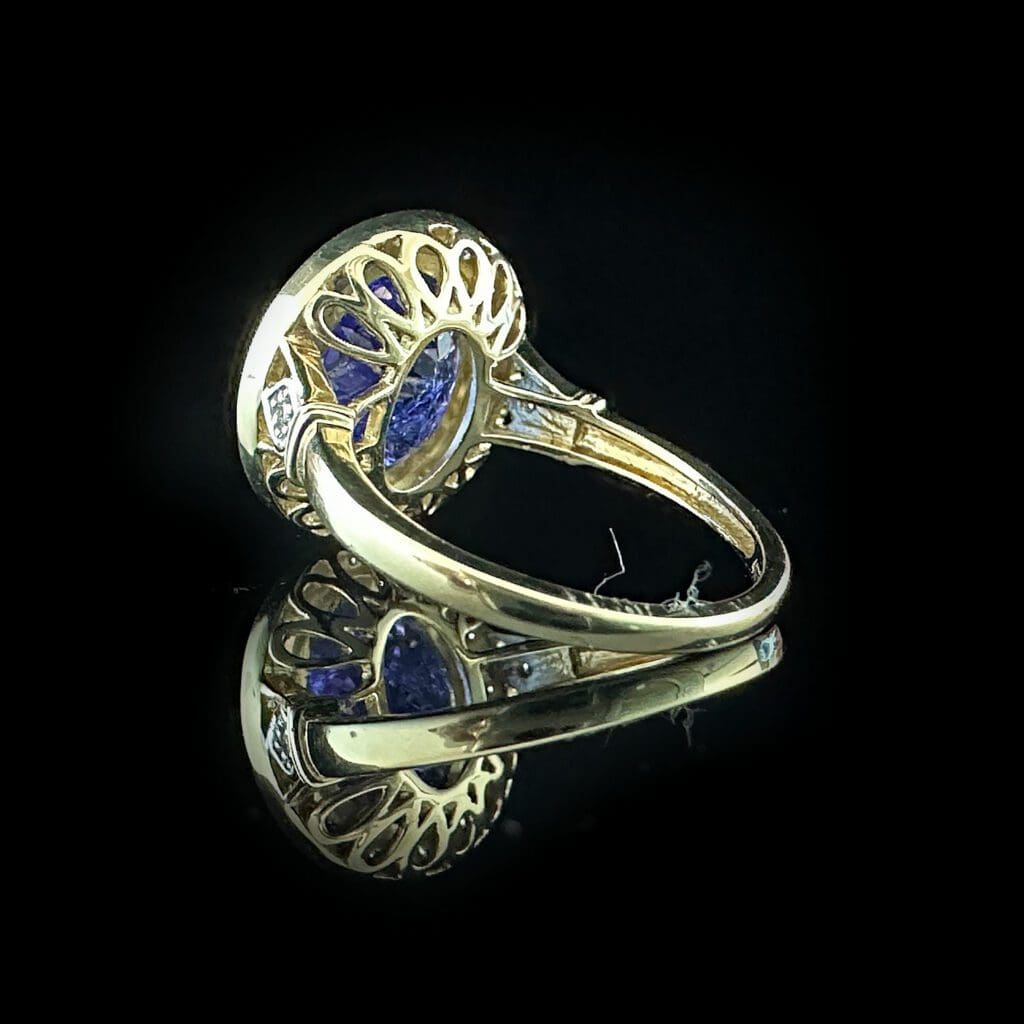 'Cerulean Blue'-Oval tanzanite and diamond ring - Image 6