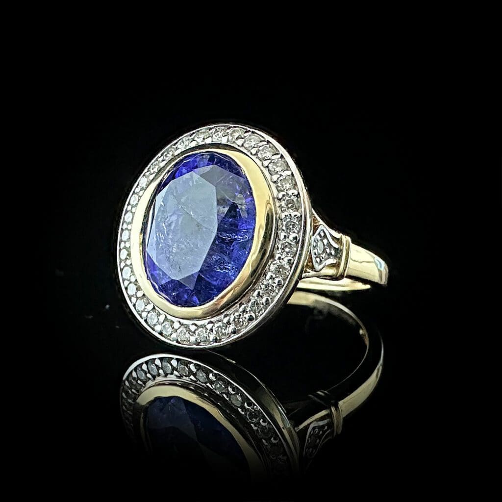 'Cerulean Blue'-Oval tanzanite and diamond ring - Image 7