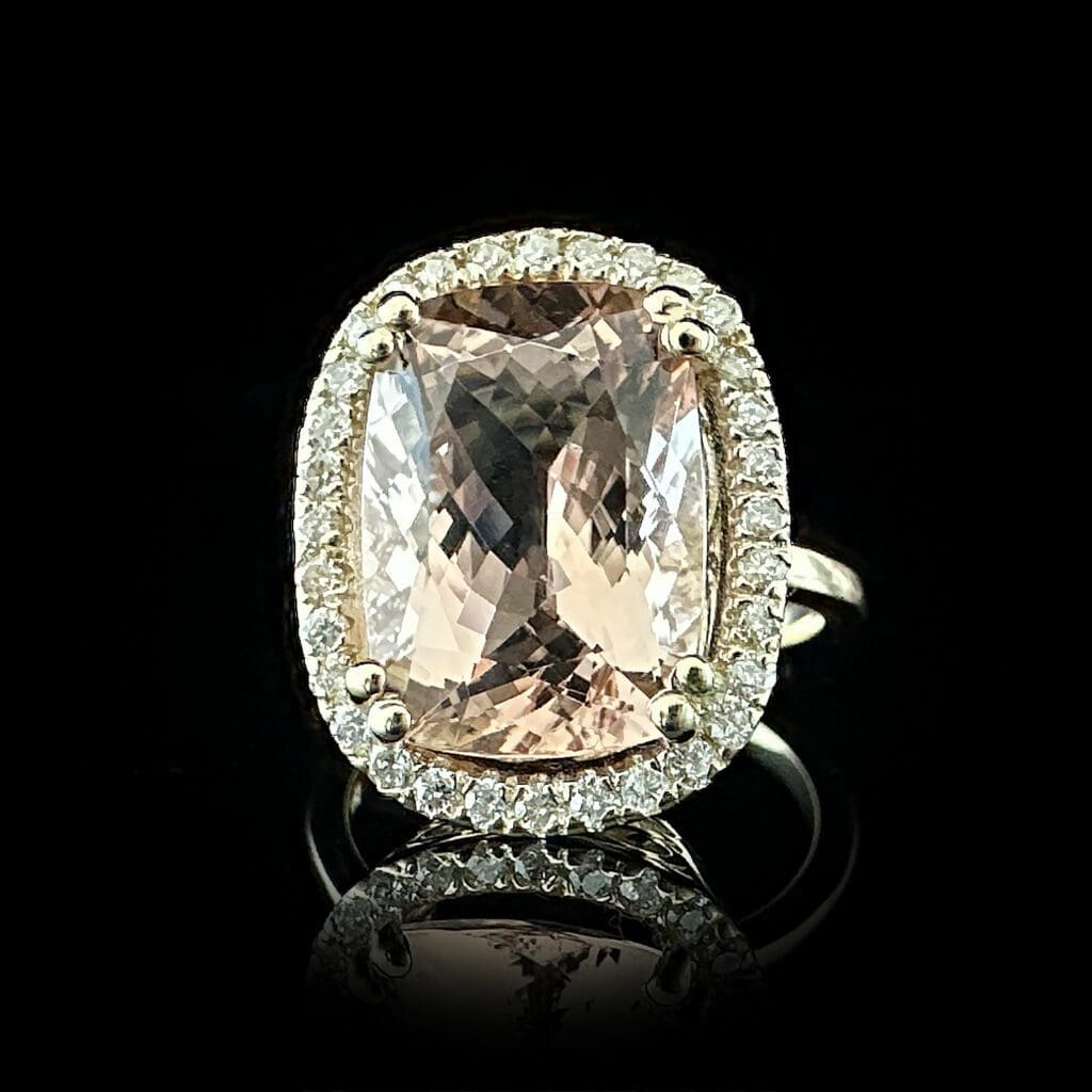 Cushion shaped morganite and diamond yellow gold ring - Image 8