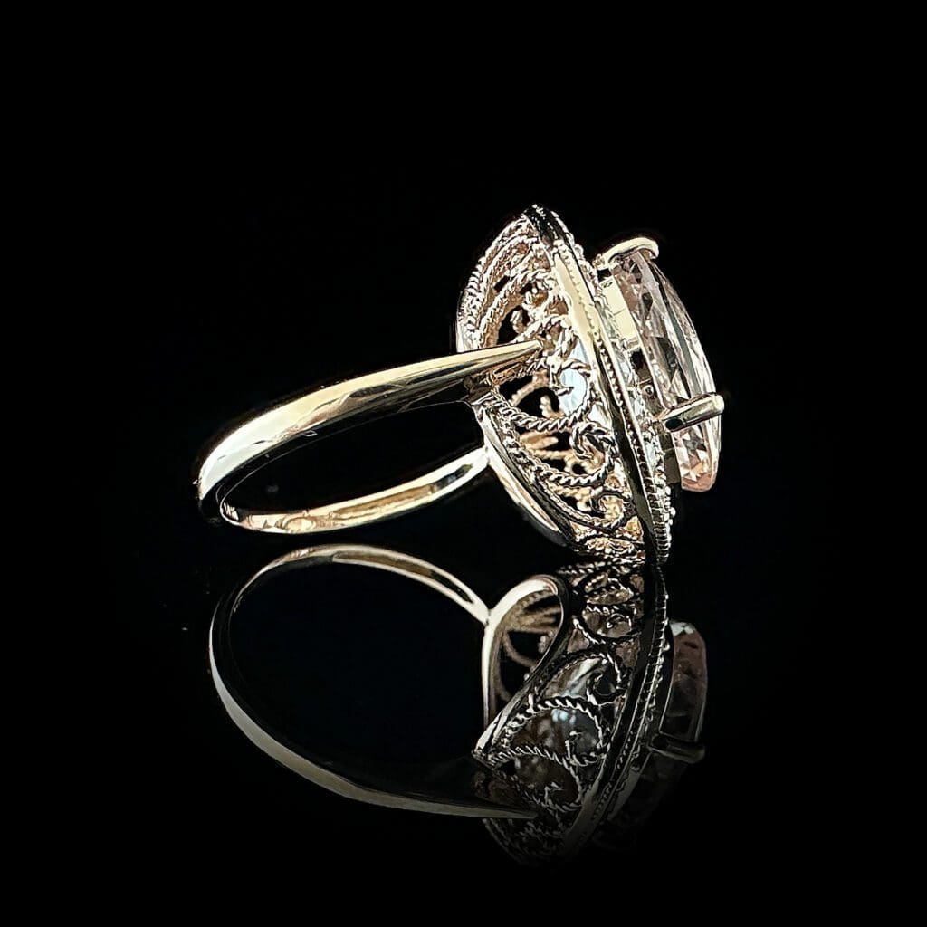 Oval shaped morganite and diamond rose gold ring - Image 4