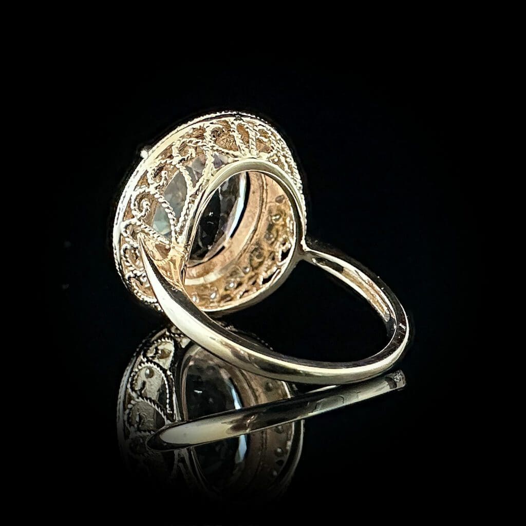 Oval shaped morganite and diamond rose gold ring - Image 6