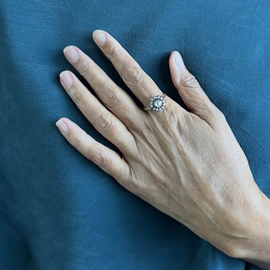 'Hilda'-Antique gold and silver flower ring with 13 diamond roses - Image 9