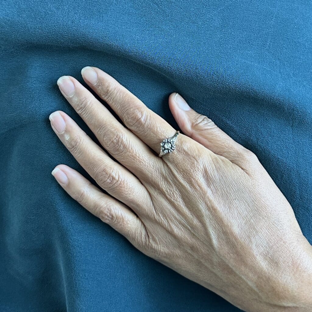 'Gertrude'-Antique Georgian gold and silver flower ring with 9 diamond roses - Image 9