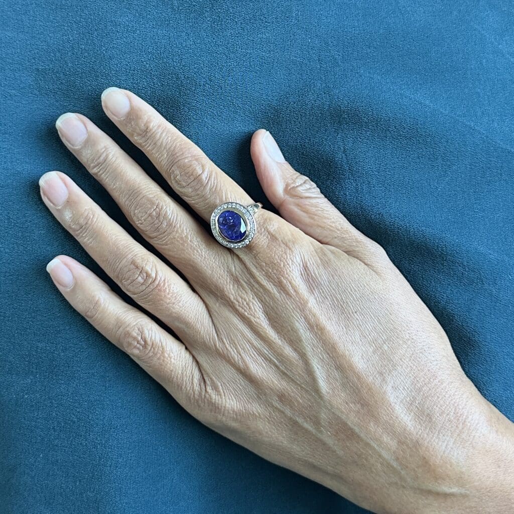 'Cerulean Blue'-Oval tanzanite and diamond ring - Image 10