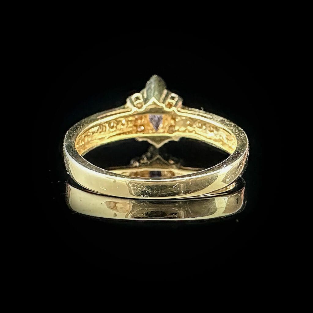 Vintage marquise cut blue stone and diamond yellow gold ring - Image 5