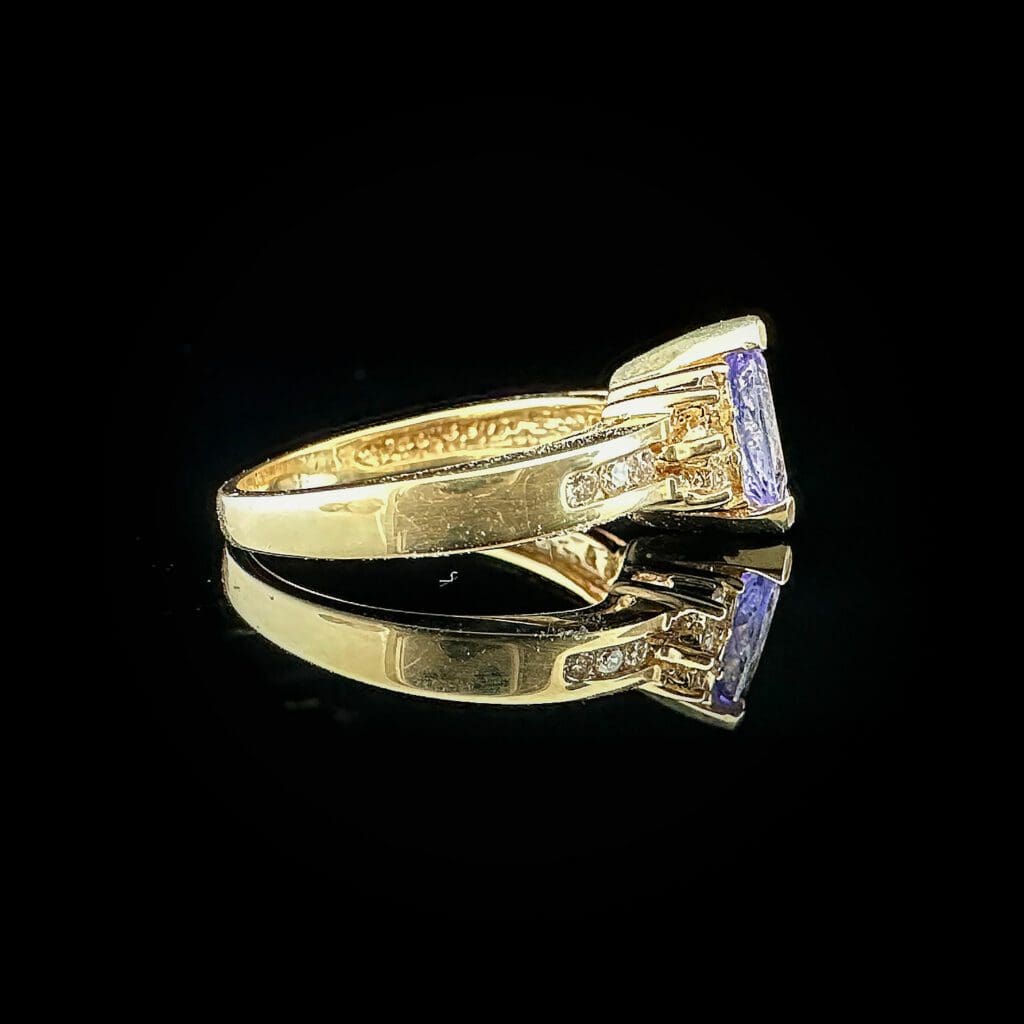 Vintage marquise cut blue stone and diamond yellow gold ring - Image 4