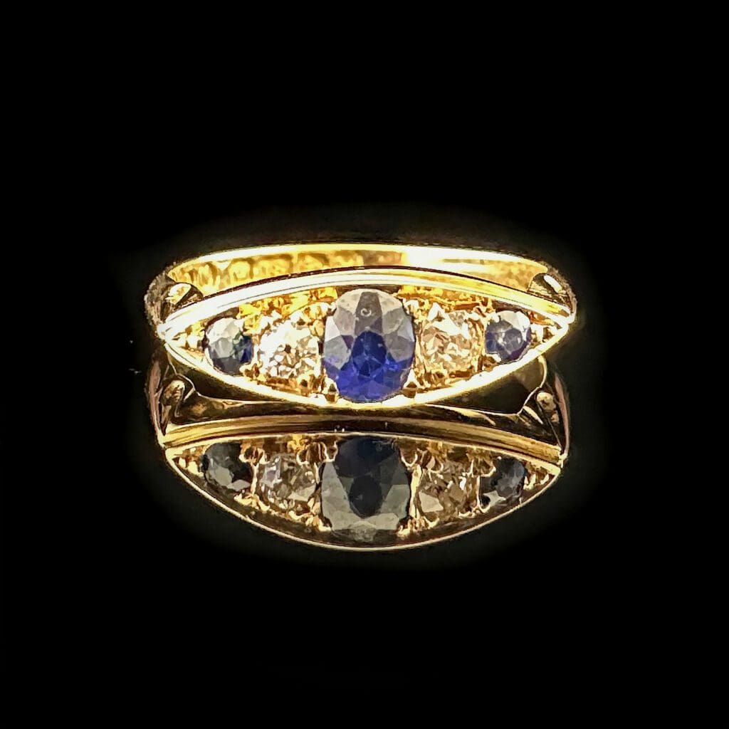 'Vivienne'-Victorian three sapphire and diamond gold ring - Image 8