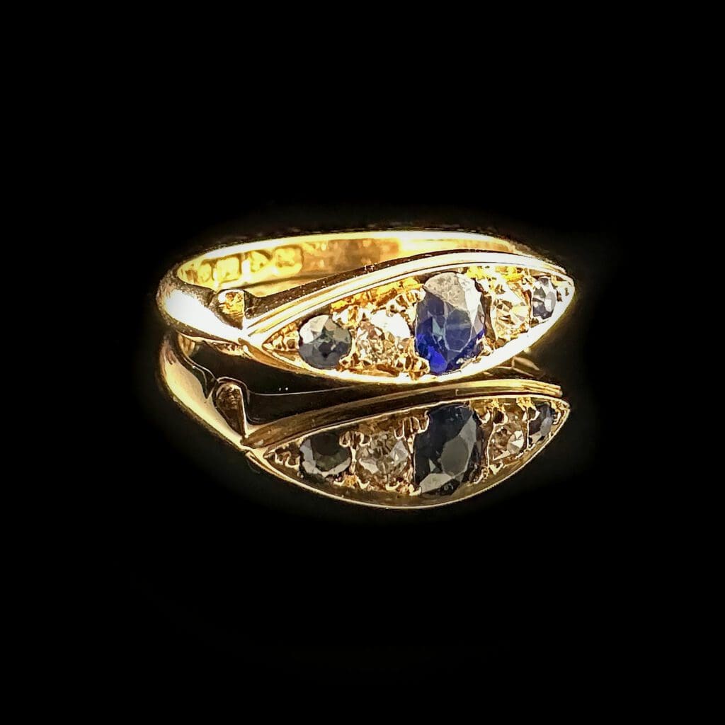 'Vivienne'-Victorian three sapphire and diamond gold ring - Image 3