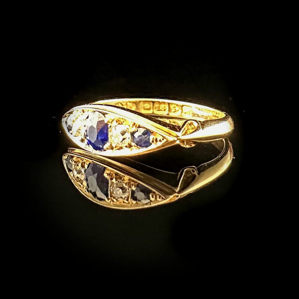 'Vivienne'-Victorian three sapphire and diamond gold ring - Image 7