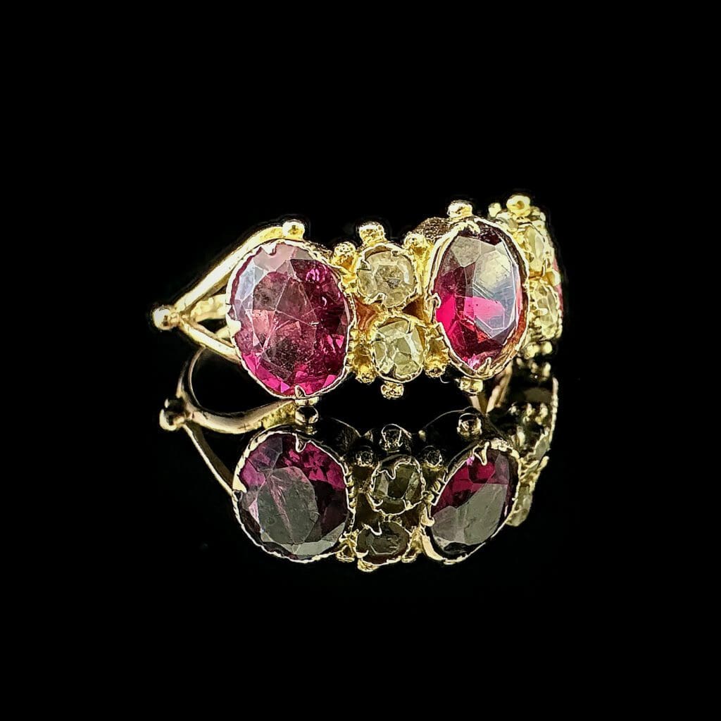 'Christine'-Antique amethyst and chrysoberyl ring - Image 3