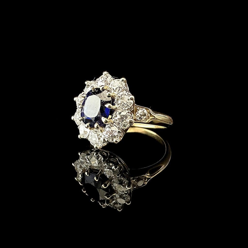 Antique Handmade blue sapphire & diamond cluster ring - Image 7