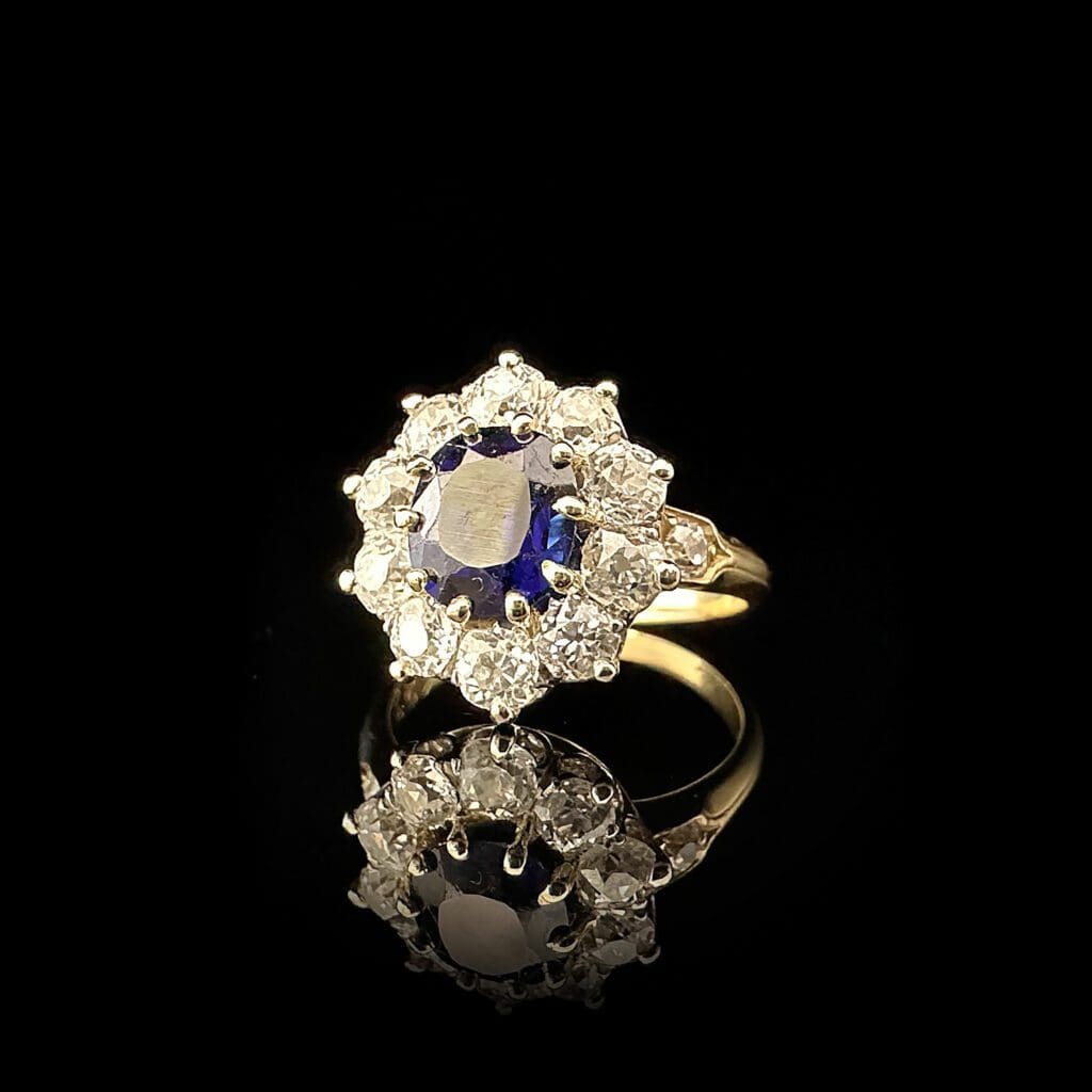 Antique Handmade blue sapphire & diamond cluster ring - Image 8