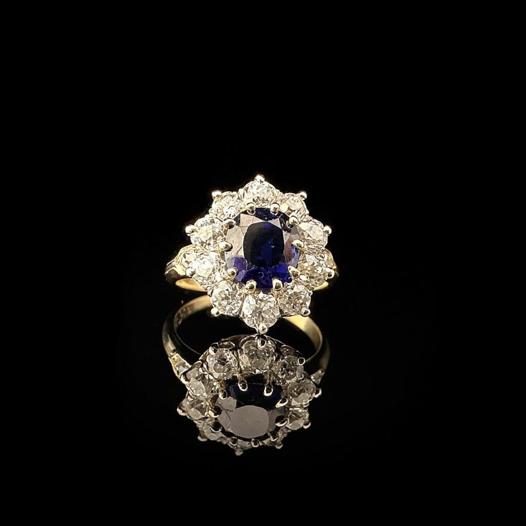 Antique Handmade blue sapphire & diamond cluster ring - Image 9