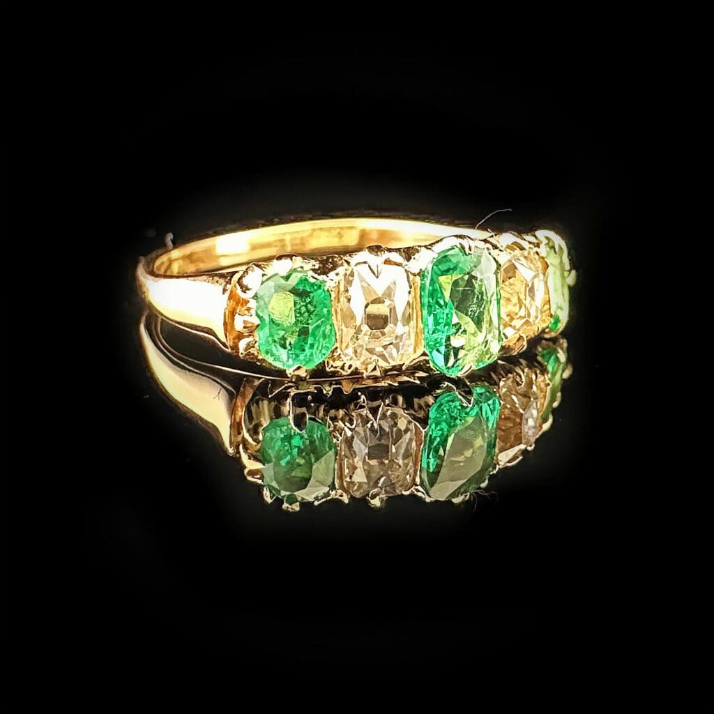 'Victoria'-Victorian three emeralds and two diamonds gold ring - Image 3