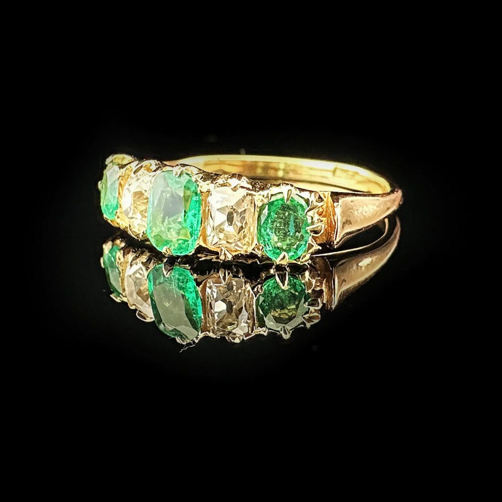 'Victoria'-Victorian three emeralds and two diamonds gold ring - Image 7