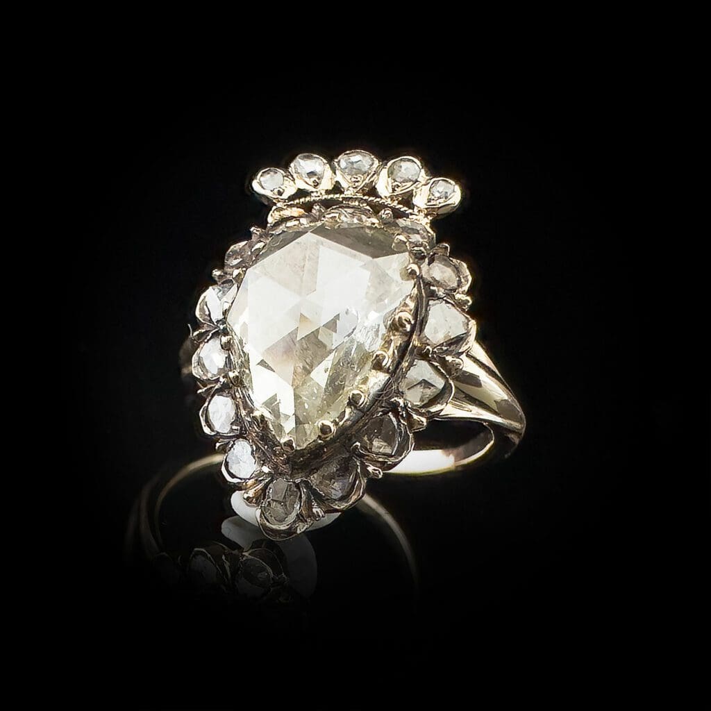 'Queen E1'-Rare and large antique teardrop diamond cluster ring - Image 7