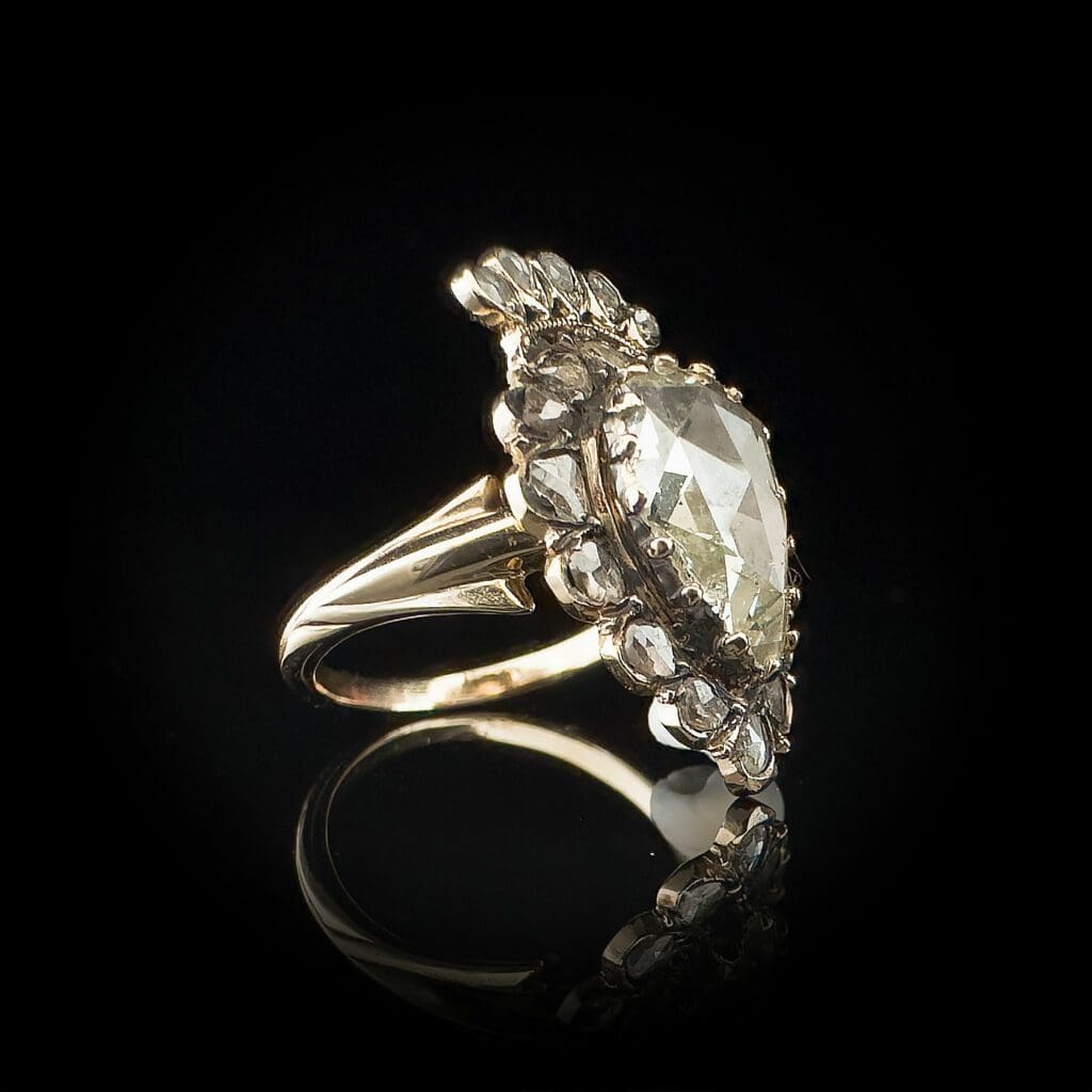 'Queen E1'-Rare and large antique teardrop diamond cluster ring - Image 5