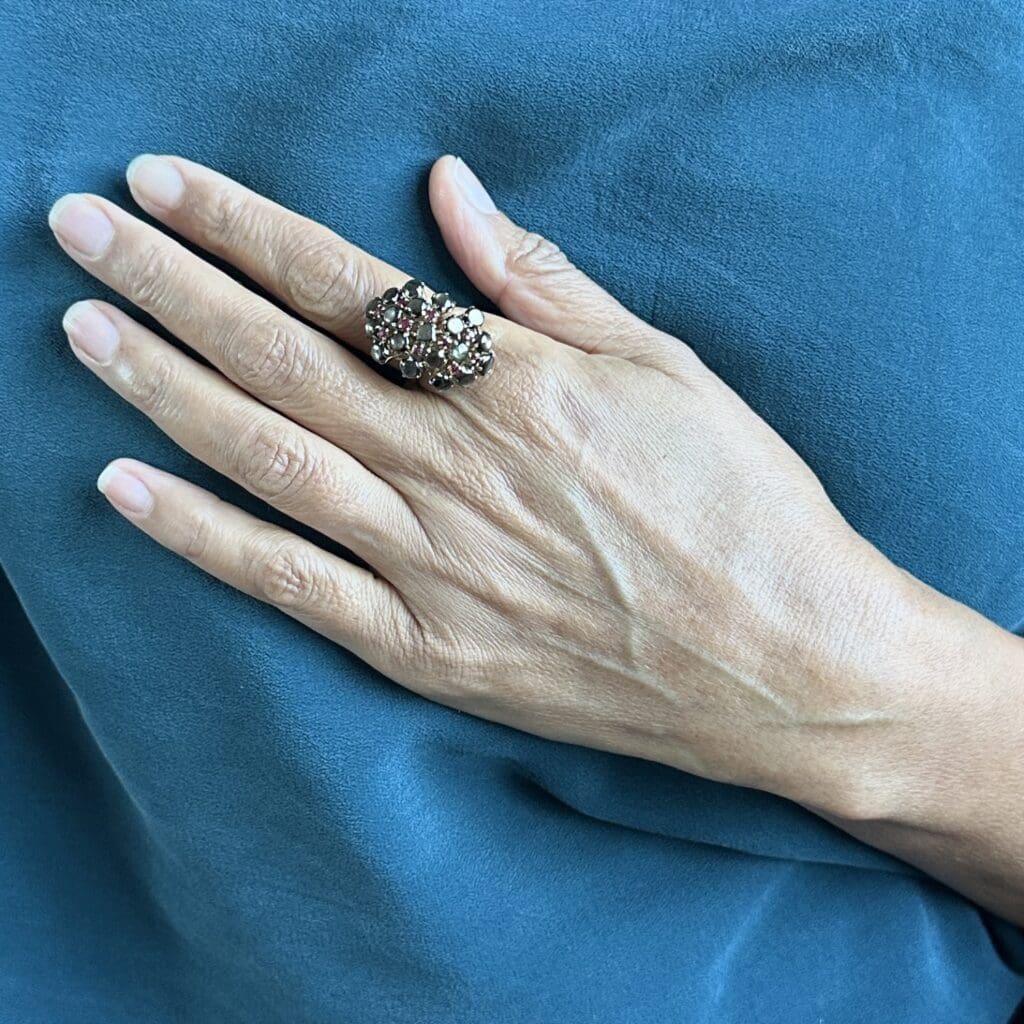 Star sapphire and ruby gold cluster ring - Image 10