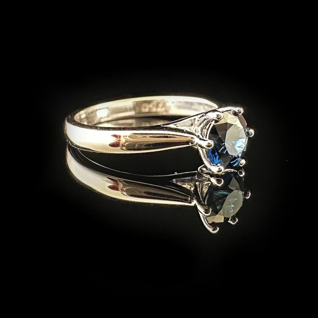 'Rhonda'-Round blue solitaire sapphire white gold ring - Image 3