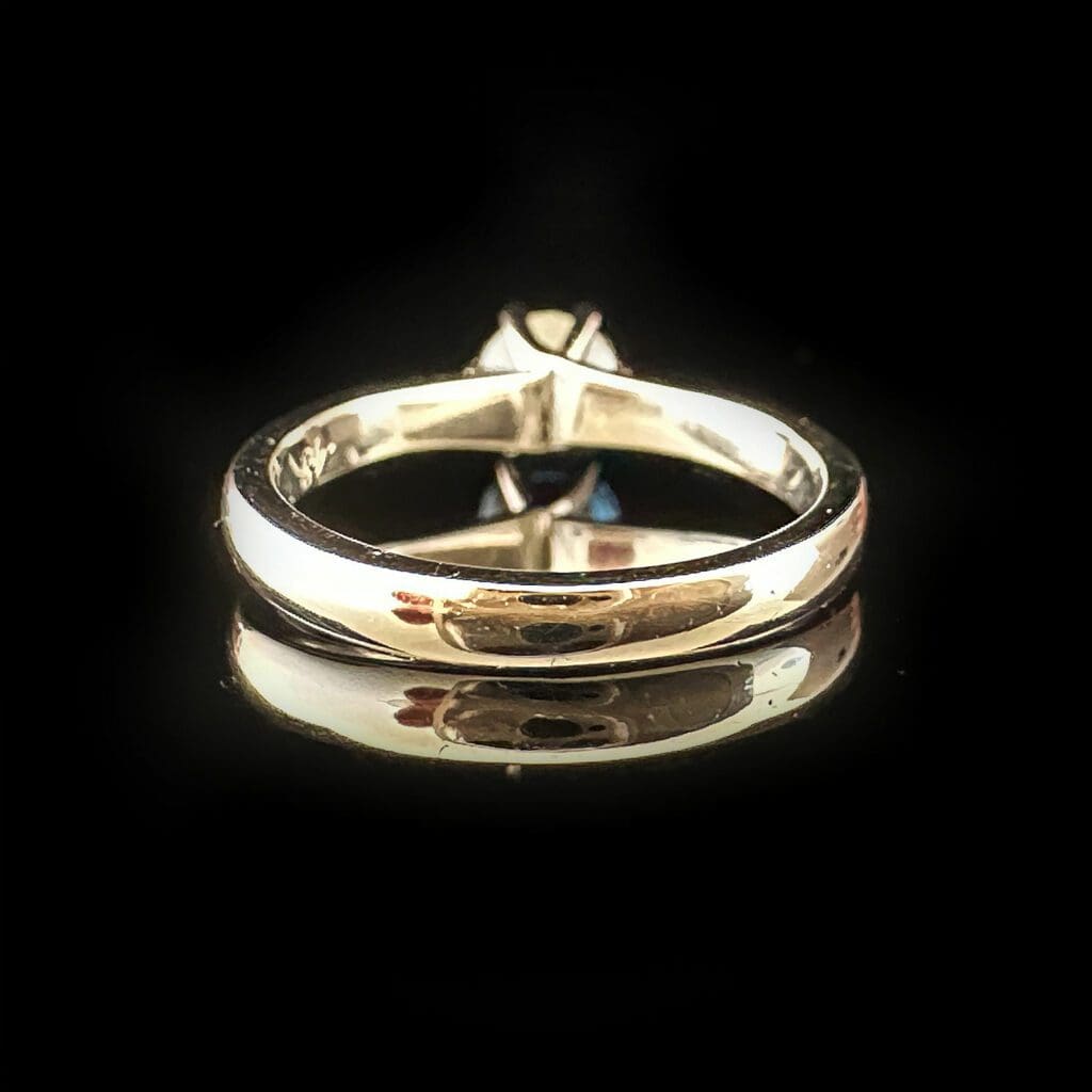 'Rhonda'-Round blue solitaire sapphire white gold ring - Image 5