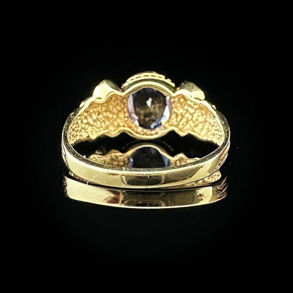 Oval tanzanite yellow gold ring - Image 4