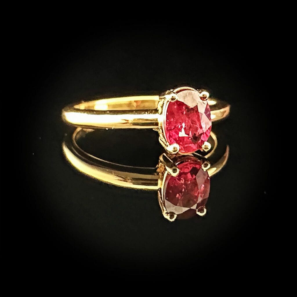 'Scarlett'-Oval faceted ruby ring - Image 3