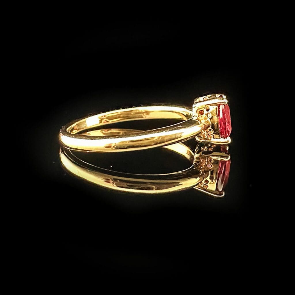 'Scarlett'-Oval faceted ruby ring - Image 4