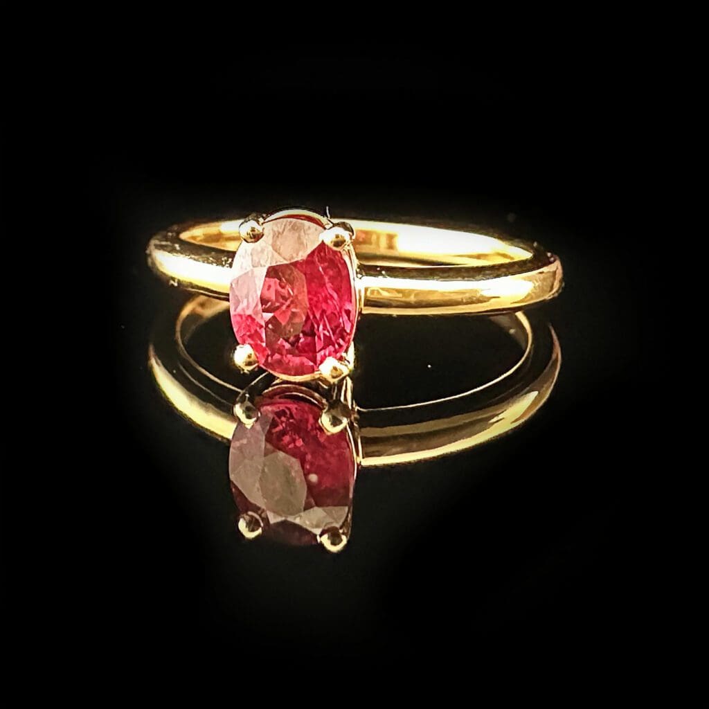 'Scarlett'-Oval faceted ruby ring - Image 7