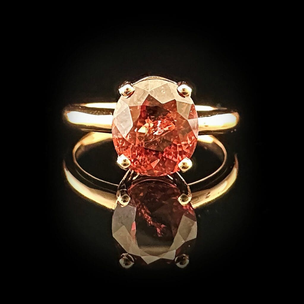 'Auguste'-Oval red-brown tourmaline ring