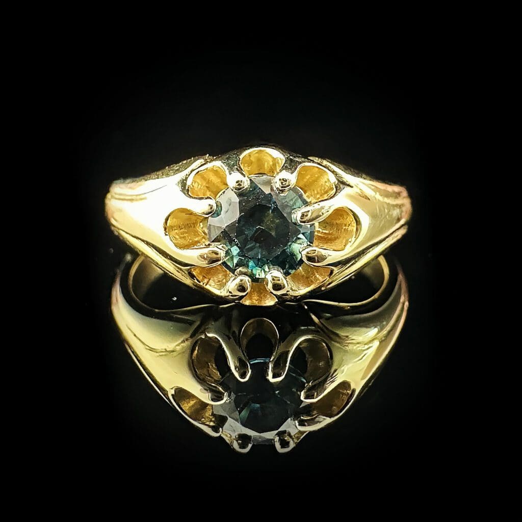 'Jetta'-Antique 18K yellow gold Australian sapphire signet ring - Image 3