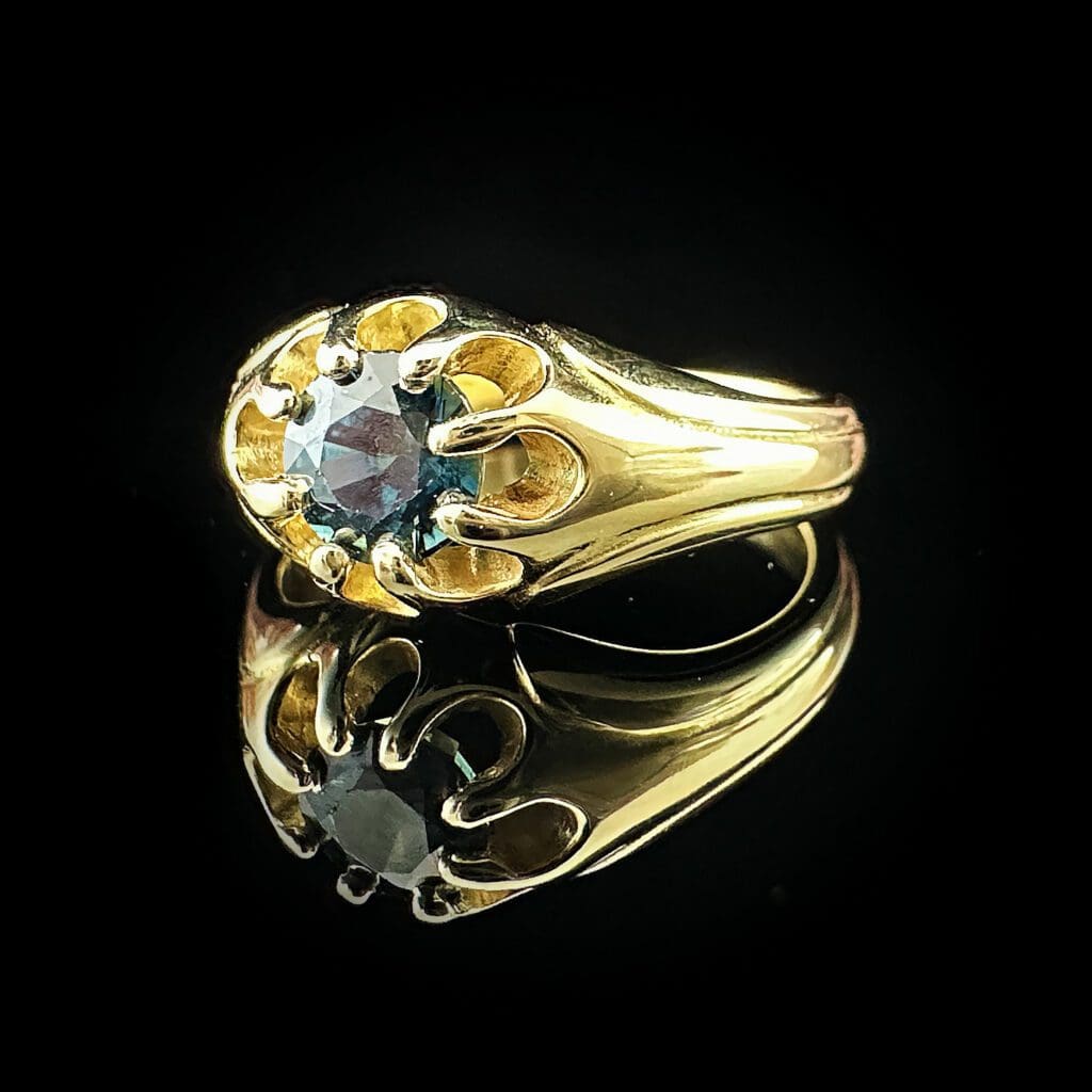 'Jetta'-Antique 18K yellow gold Australian sapphire signet ring - Image 8