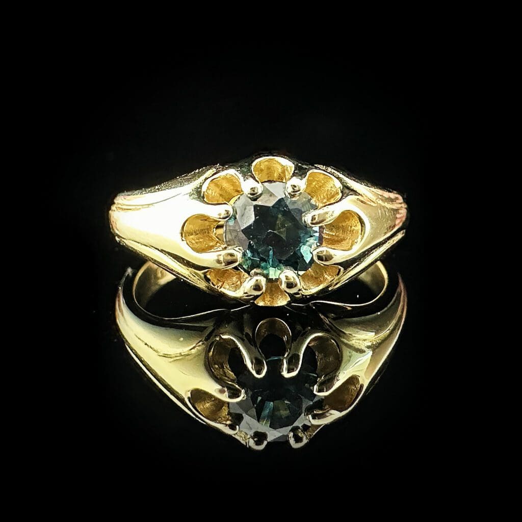 'Jetta'-Antique 18K yellow gold Australian sapphire signet ring - Image 9