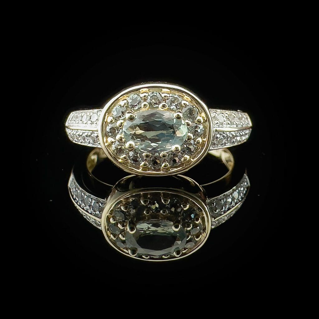 'Alexandra'-Oval alexandrite diamond cluster ring - Image 2