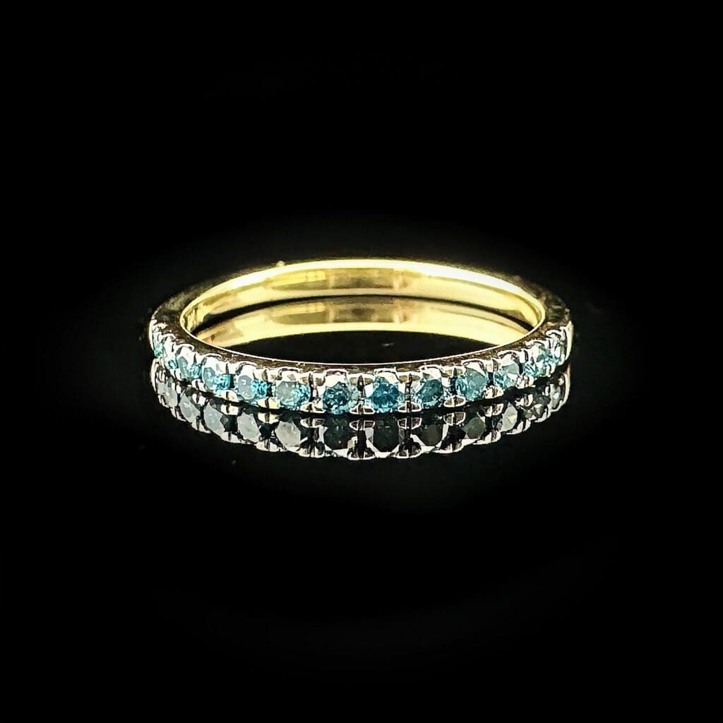 Blue diamond yellow gold band ring - Image 2